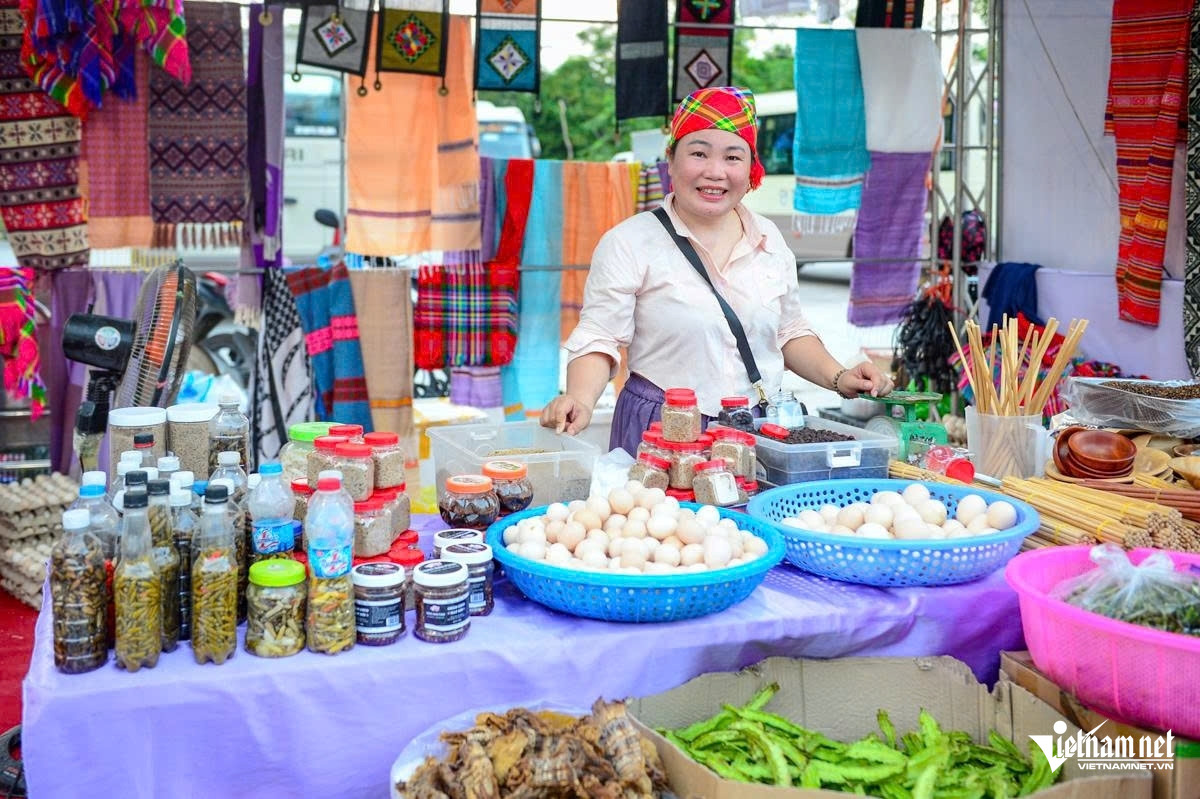 W-a5Đặc sản vùng cao hội tụ ở Lam Kinh.jpg