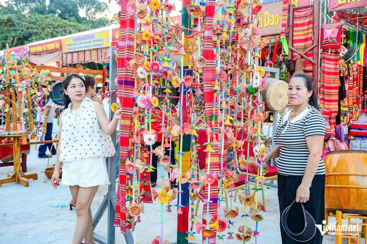 W-a7Đặc sản vùng cao hội tụ ở Lam Kinh.jpg