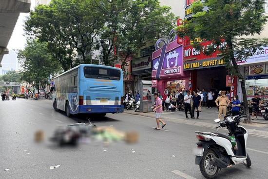 Bản tin trưa 20/10: Ngã ra đường sau tai nạn, cô gái bị xe buýt cán tử vong