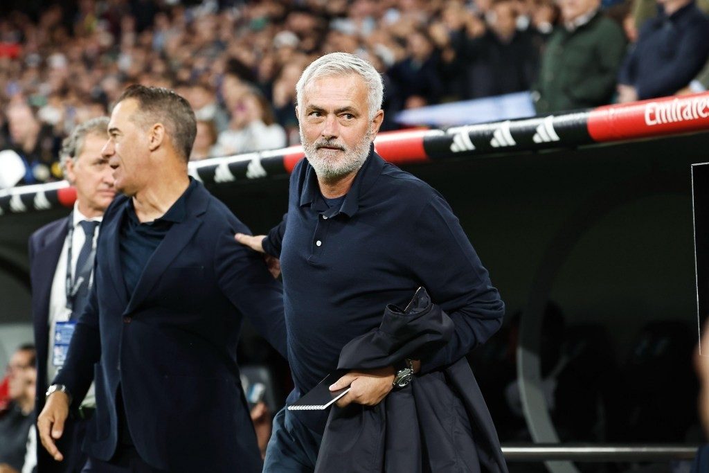 Chủ tịch Real Madrid tìm người thay Mourinho