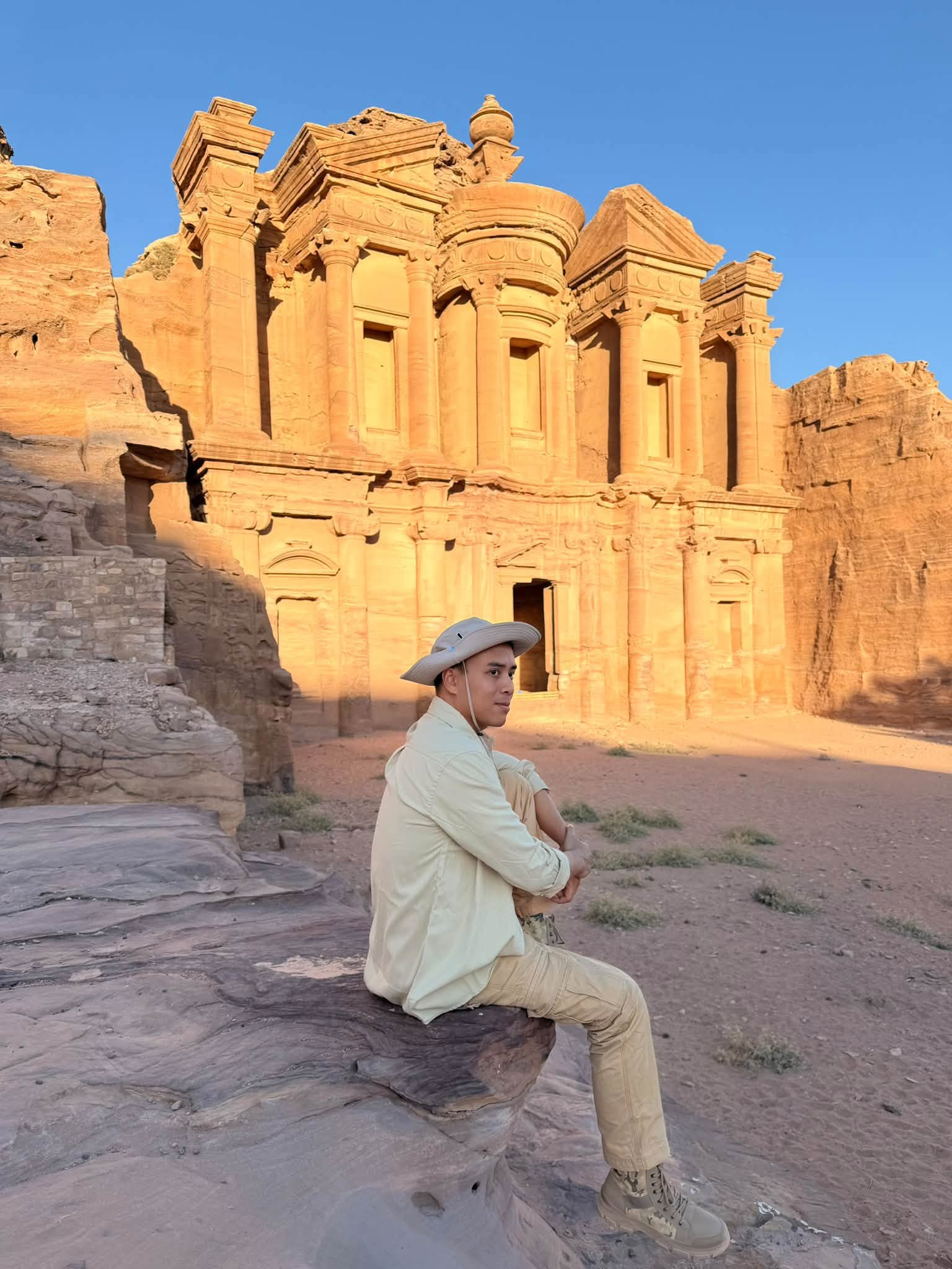 https://static-images.vnncdn.net/vps_images_publish/000001/000003/2026/10/20/du-lich-jordan-650.jpg