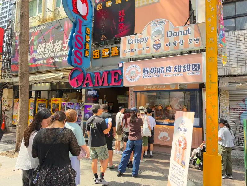 https://static-images.vnncdn.net/vps_images_publish/000001/000003/2026/10/21/banh-donut3-2512.png