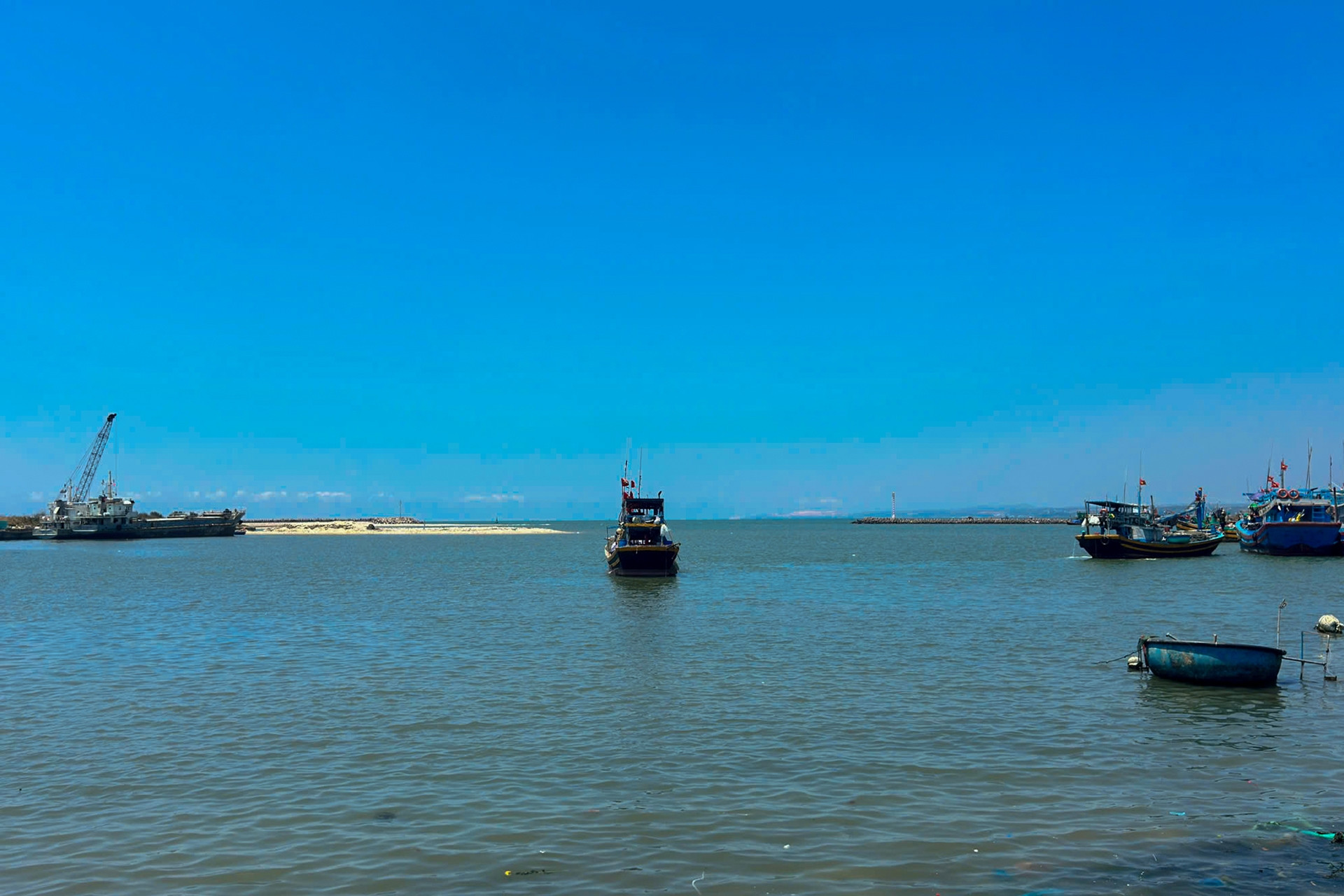 Chìm tàu cá, 4 người mất tích