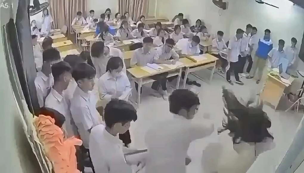 nam sinh đánh cô giáo.webp
