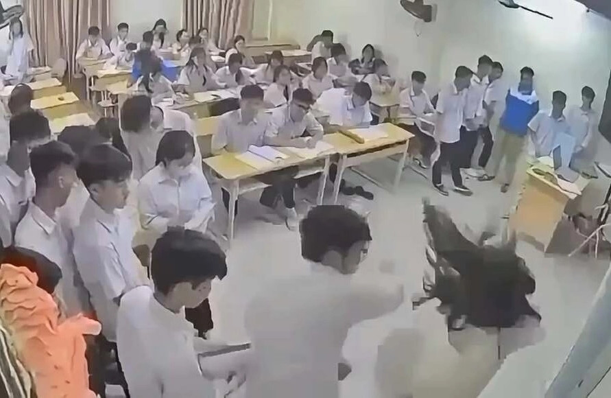 Sở GD-ĐT Hà Nội thông tin vụ học sinh hành hung cô giáo trên bục giảng