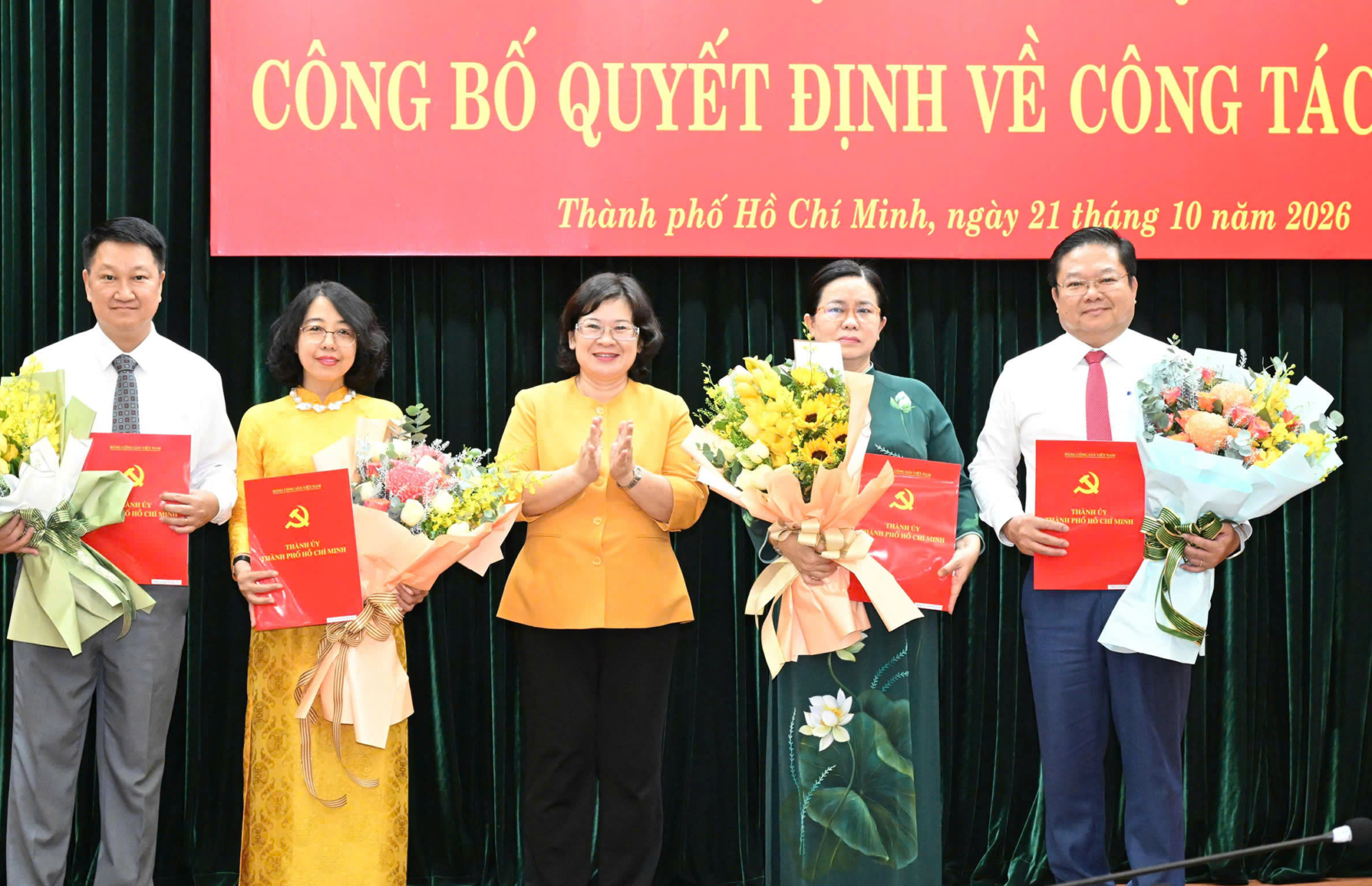 Thành ủy TPHCM công bố loạt quyết định về công tác cán bộ
