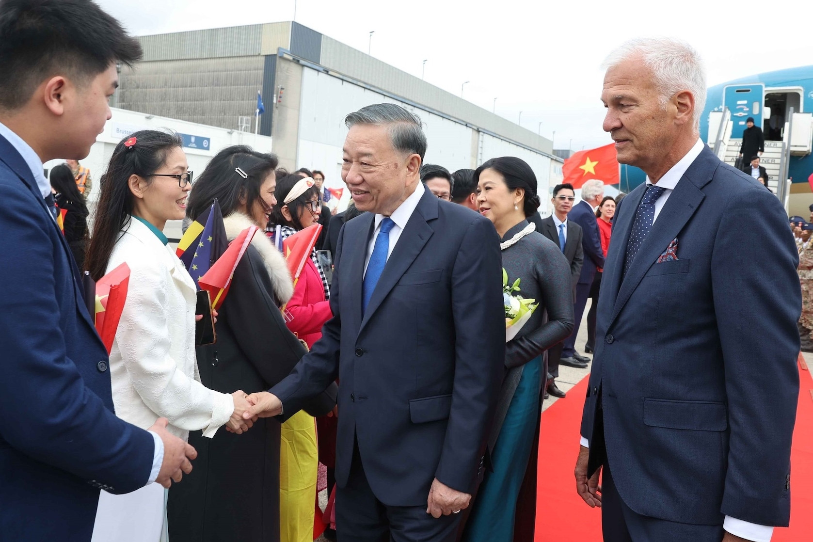 Tổng Bí thư, Chủ tịch nước và phu nhân đến Brussels