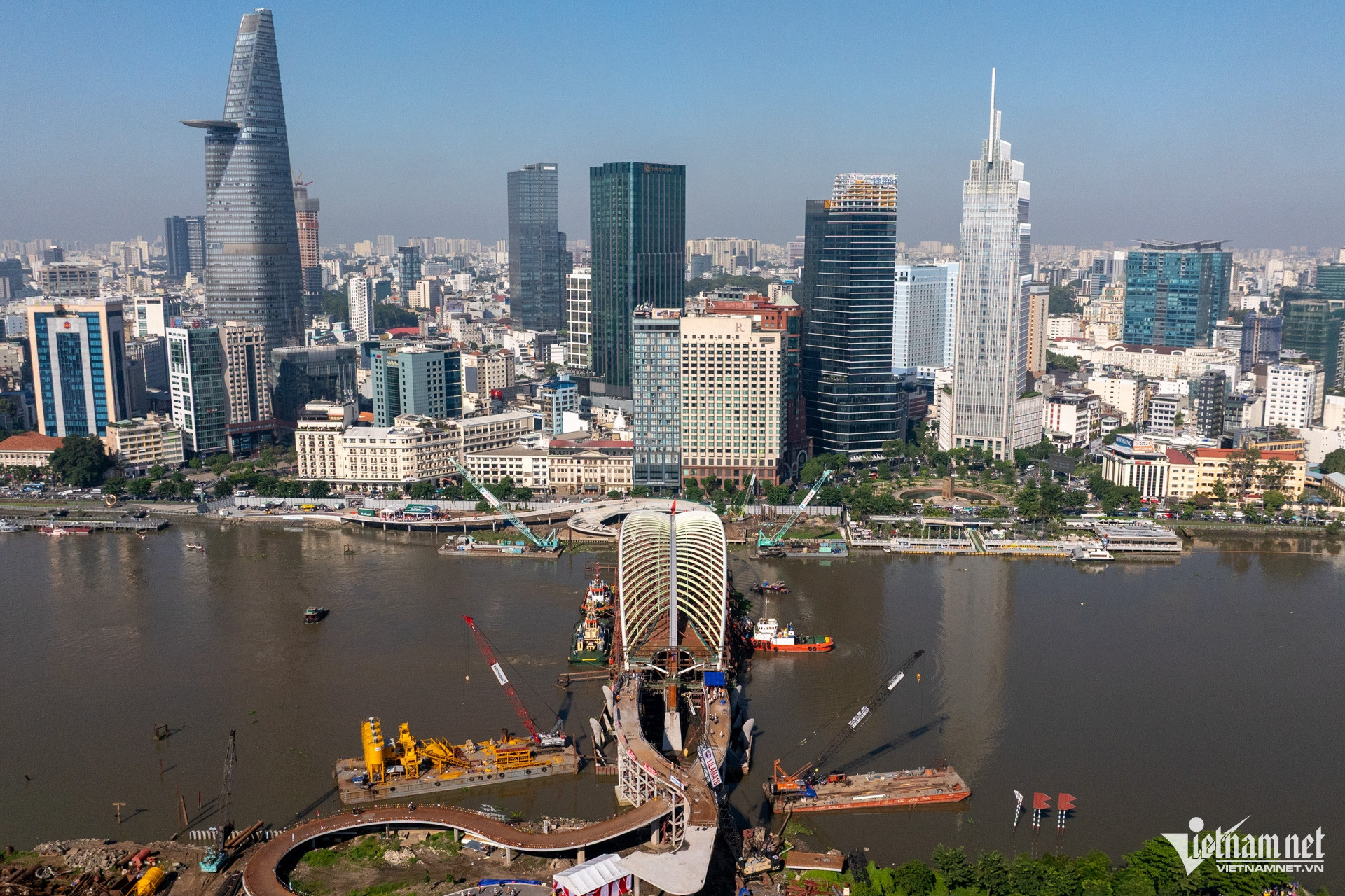 W-Cầu đi bộ qua sông Sài Gòn  Tuấn Hùng 128.jpg