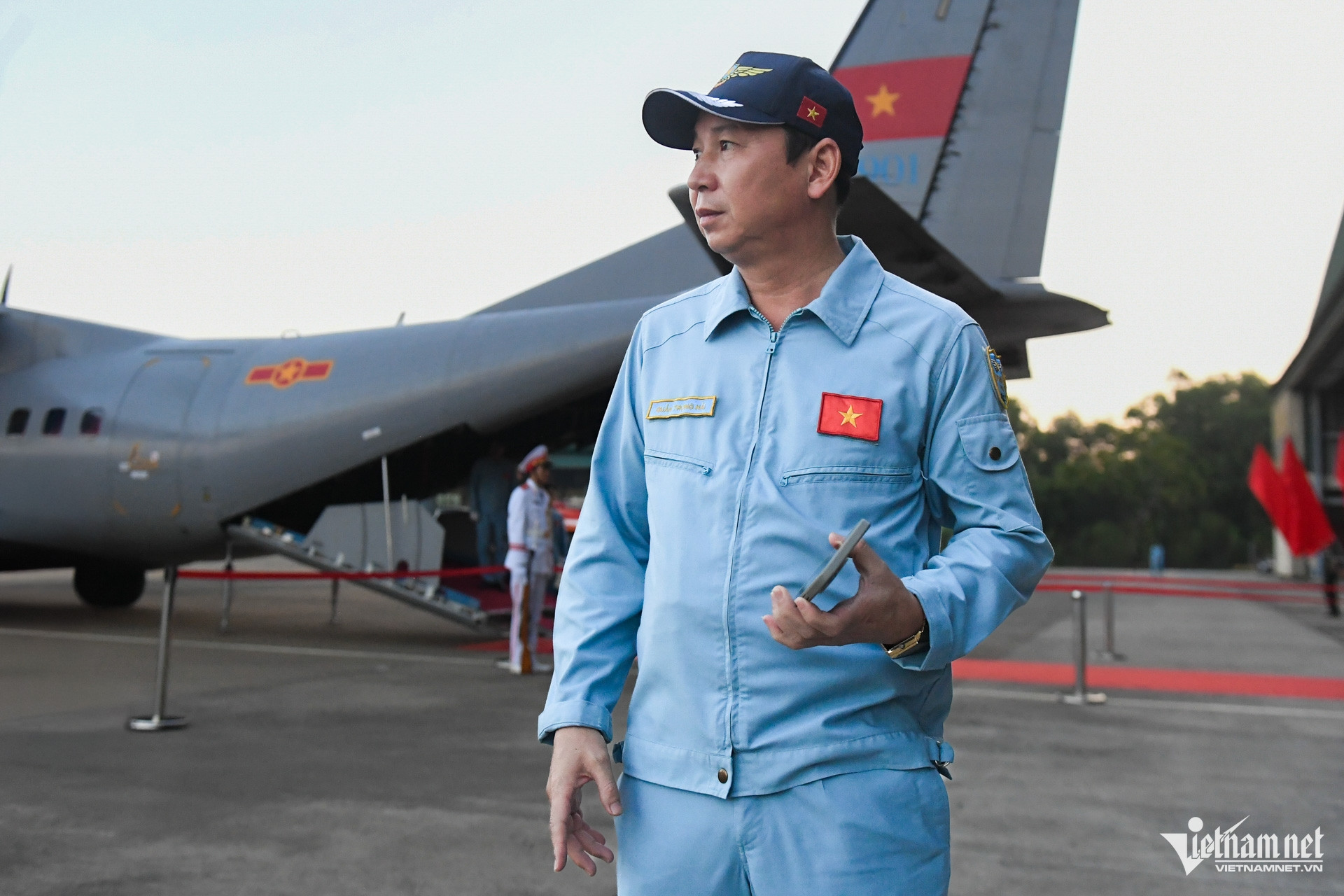 W-phi cong   500 ngay dem   hai cot liet si   phong khong khong quan (15).jpg