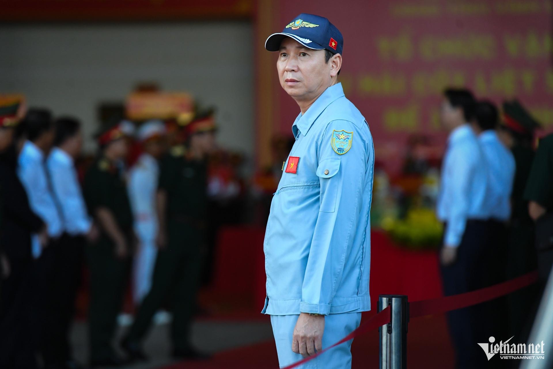 W-phi cong   500 ngay dem   hai cot liet si   phong khong khong quan (19).jpg