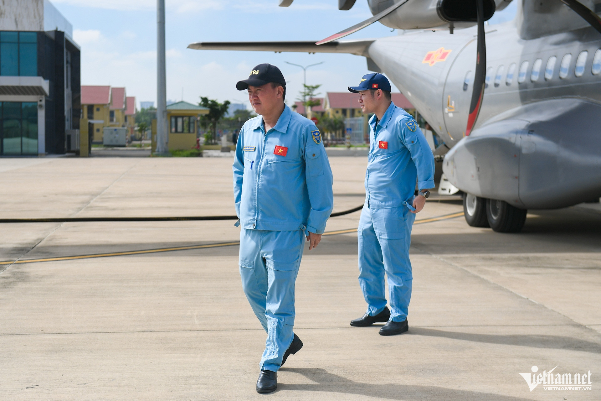 https://static-images.vnncdn.net/vps_images_publish/000001/000003/2026/10/21/w-phi-cong-500-ngay-dem-hai-cot-liet-si-phong-khong-khong-quan-6-3007.jpg