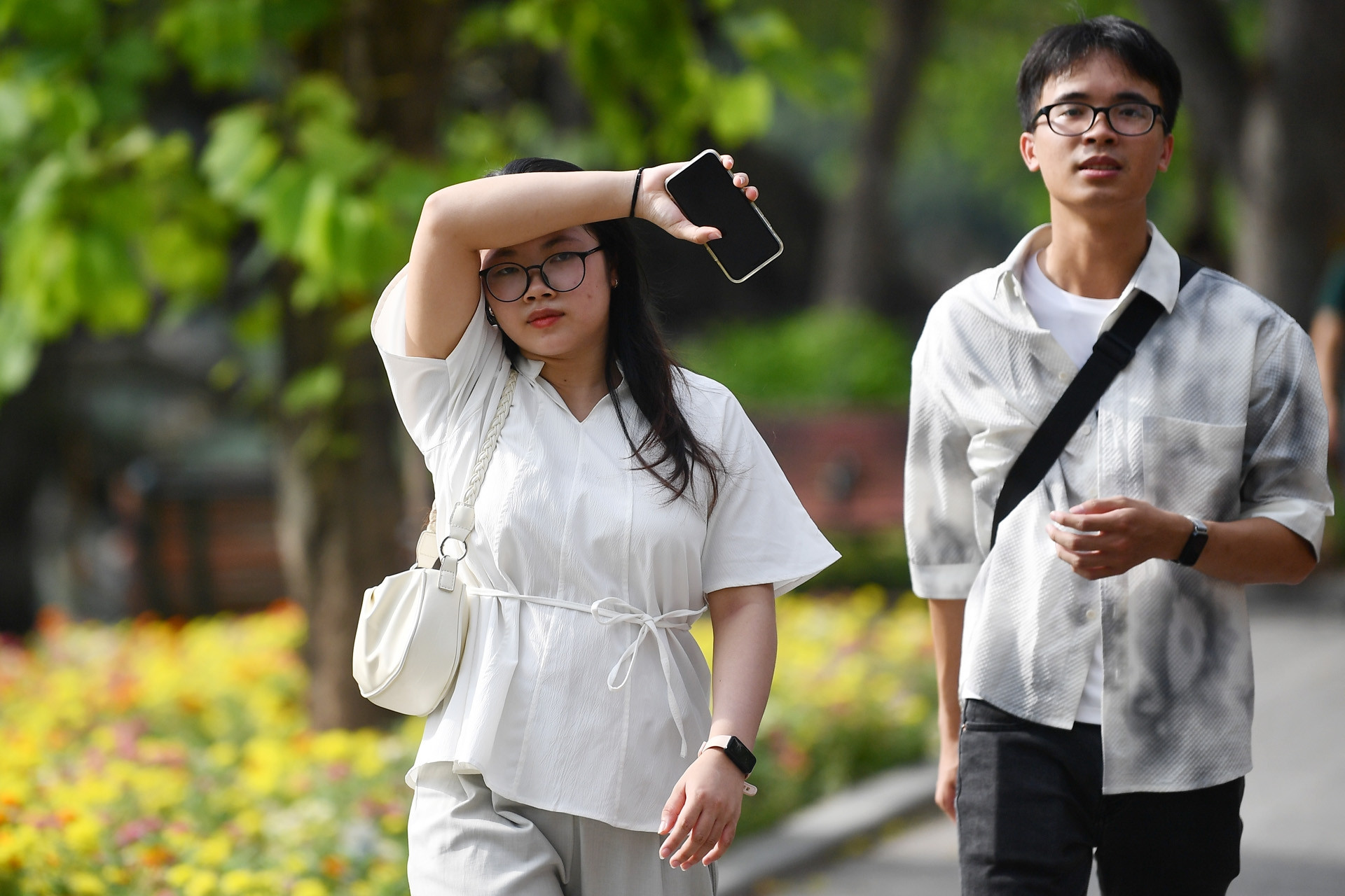 Dự báo thời tiết 23/10/2026: Miền Bắc nắng 35 độ, biển động mạnh do siêu bão Champi
