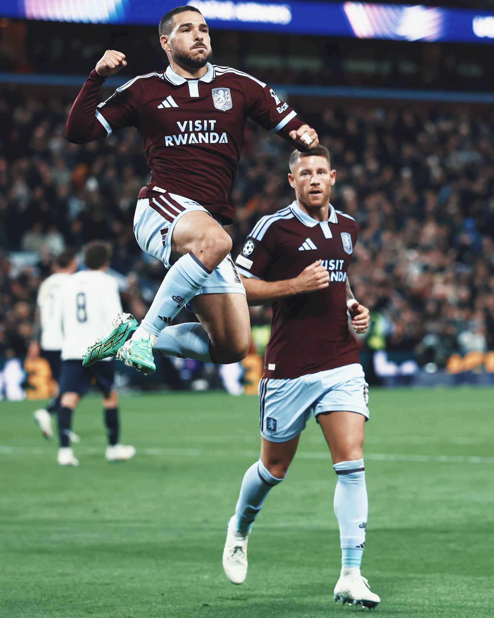 https://static-images.vnncdn.net/vps_images_publish/000001/000003/2026/10/22/aston-villa-508.jpeg