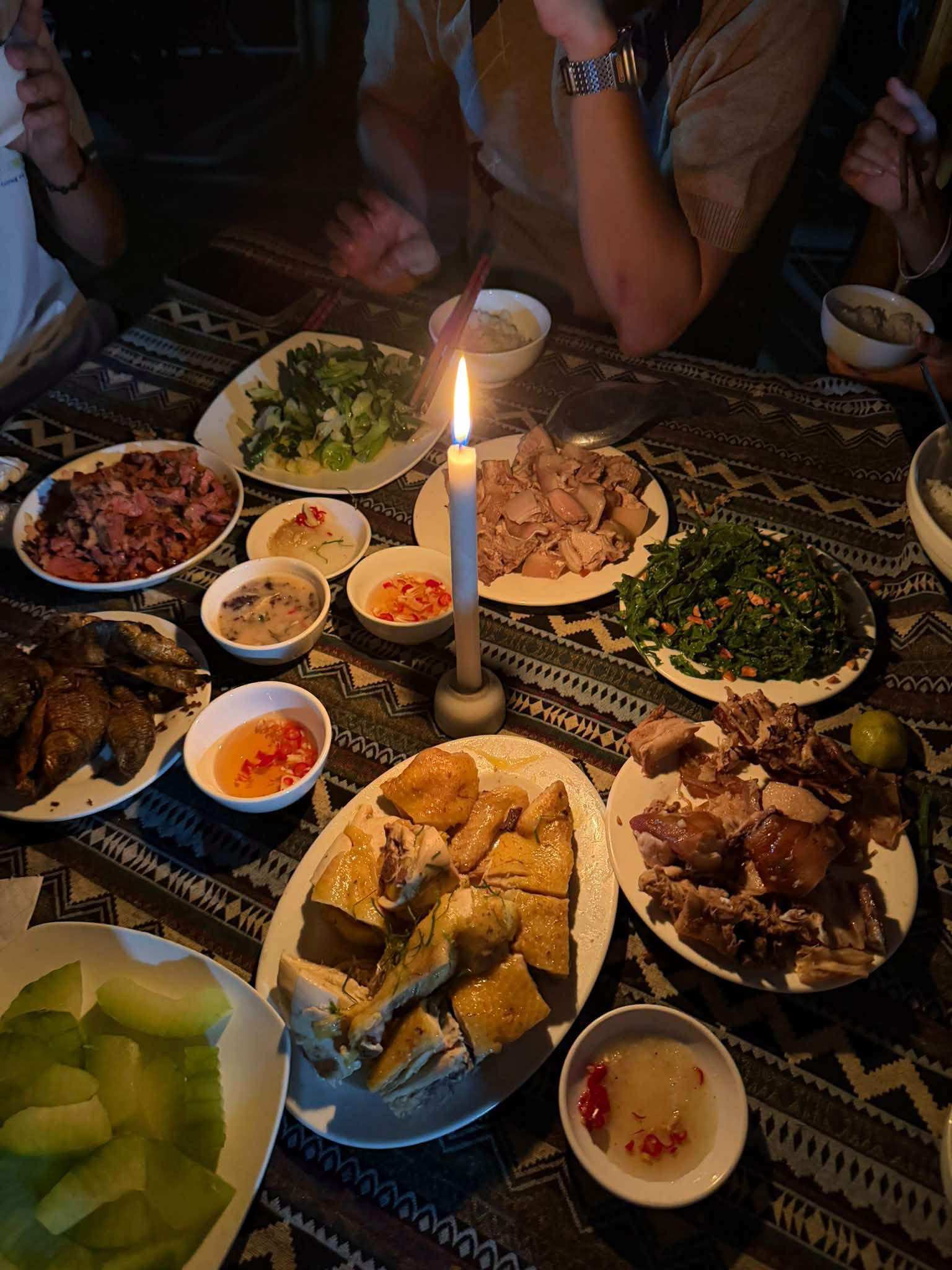 https://static-images.vnncdn.net/vps_images_publish/000001/000003/2026/10/22/ban-hong-thai-4-2412.jpg