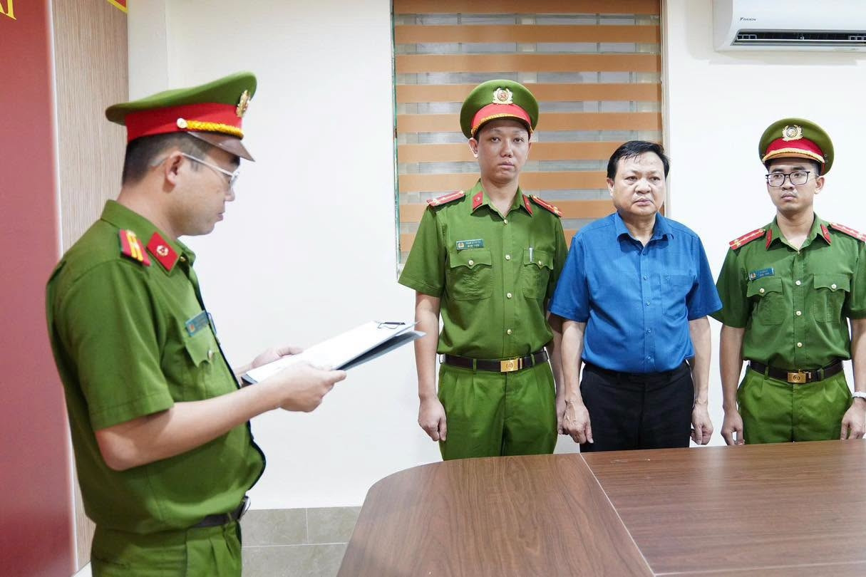 Bắt Bí thư, Chủ tịch xã ở Phú Thọ vì tiếp tay khai thác đất trái phép