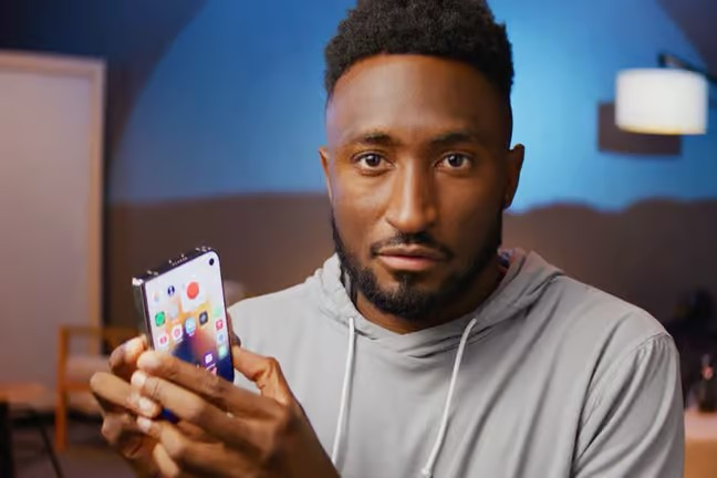 Chủ kênh YouTube 21 triệu người theo dõi khuyên không nên mua iPhone Duo