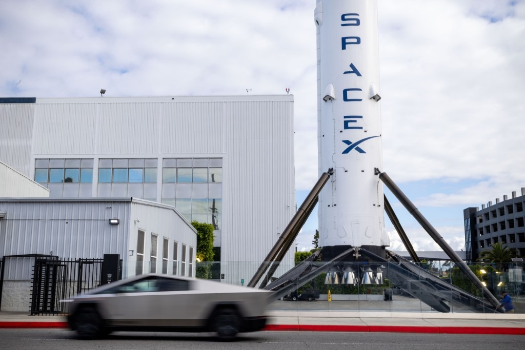 Elon Musk tham vọng sáp nhập SpaceX và Tesla, tạo ra siêu đế chế 3.600 tỷ USD
