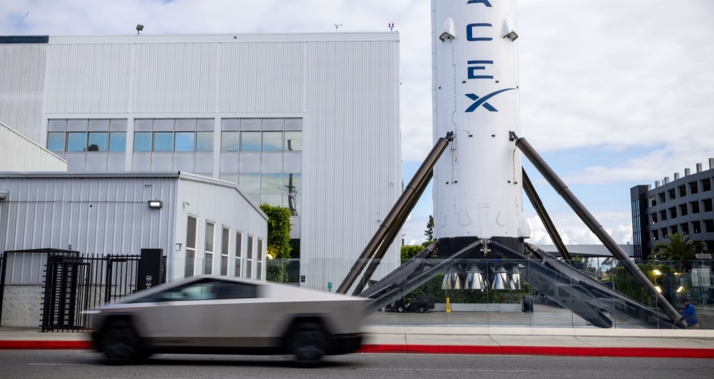Elon Musk tham vọng sáp nhập SpaceX và Tesla, tạo ra siêu đế chế 3.600 tỷ USD