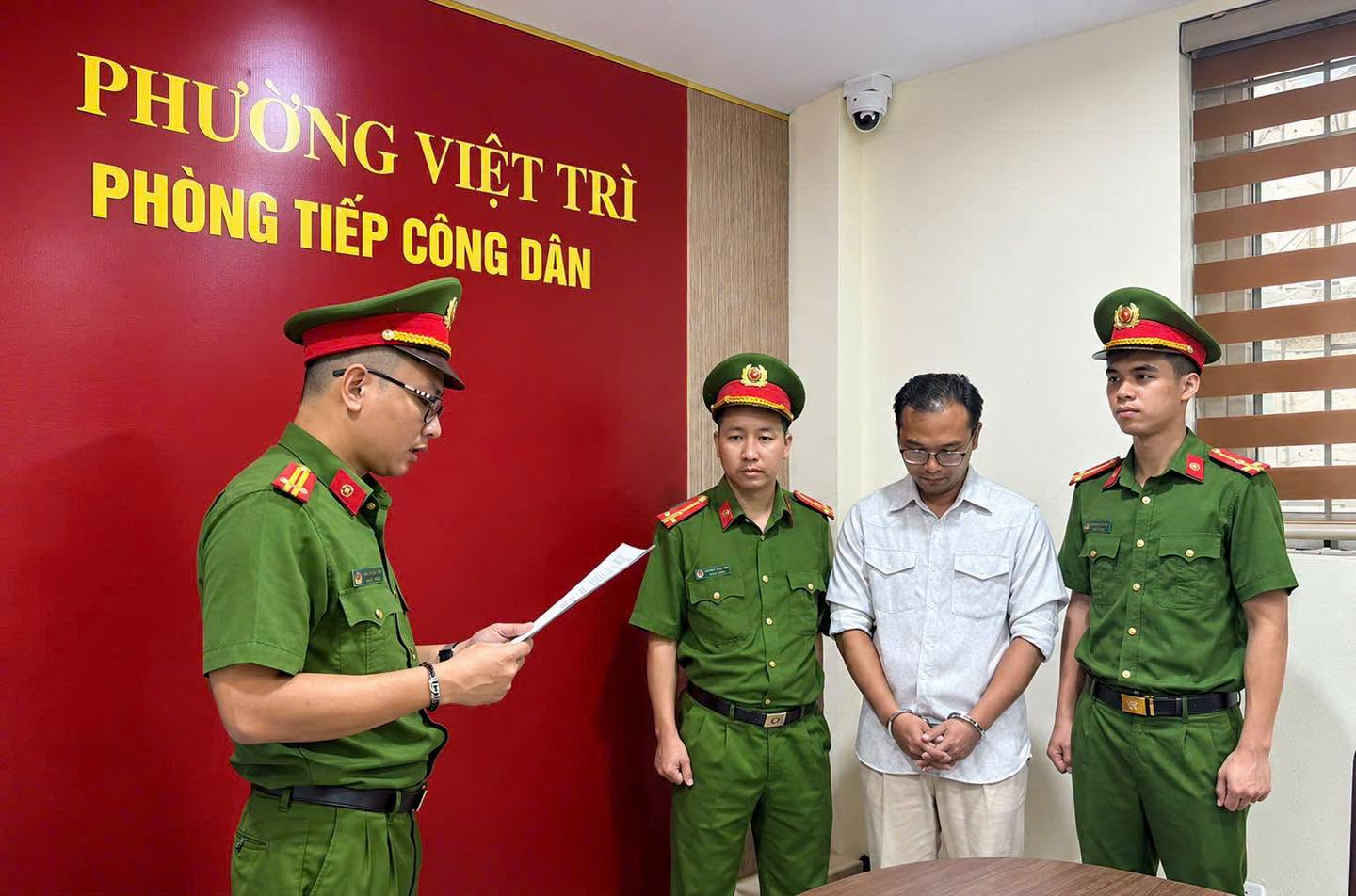 https://static-images.vnncdn.net/vps_images_publish/000001/000003/2026/10/22/le-anh-tuan-2781.jpeg