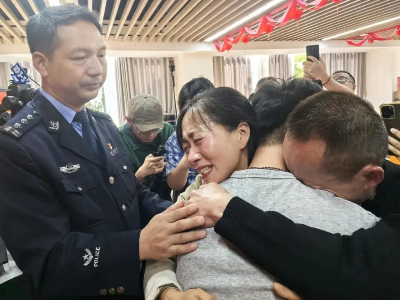 tim lai con sau 22 nam anh.jpg