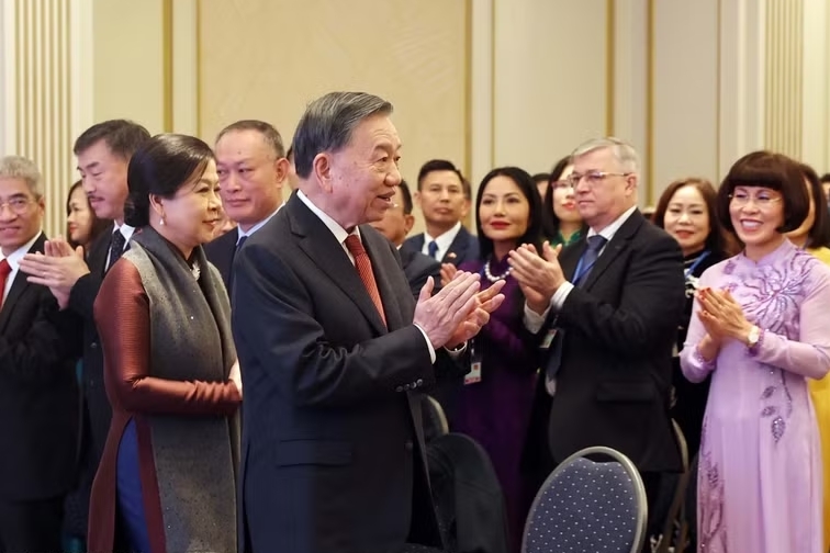 Tổng Bí thư, Chủ tịch nước gặp gỡ đại diện cộng đồng người Việt Nam tại châu Âu