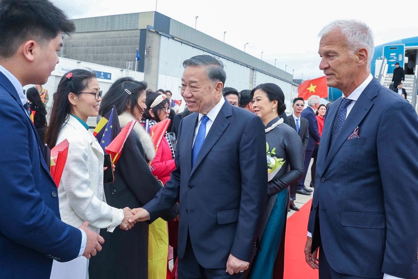 Tổng Bí thư, Chủ tịch nước và phu nhân đến Brussels