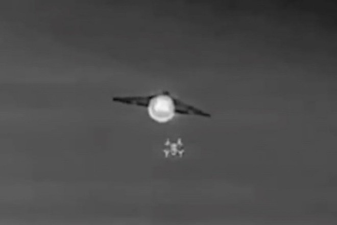 Video xuồng không người lái Ukraine phóng vũ khí đánh chặn UAV Nga