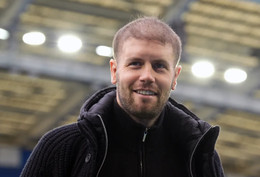 www_thesun_co_uk brighton hove albion manager fabian 1116669377_057aaa.jpg