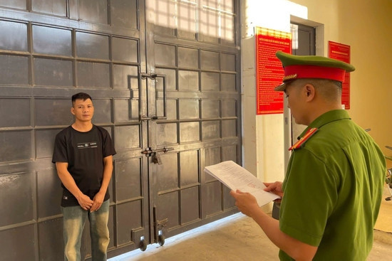 Bản tin trưa 23/10: Uống rượu bia lái ô tô gây tai nạn, tài xế rời hiện trường