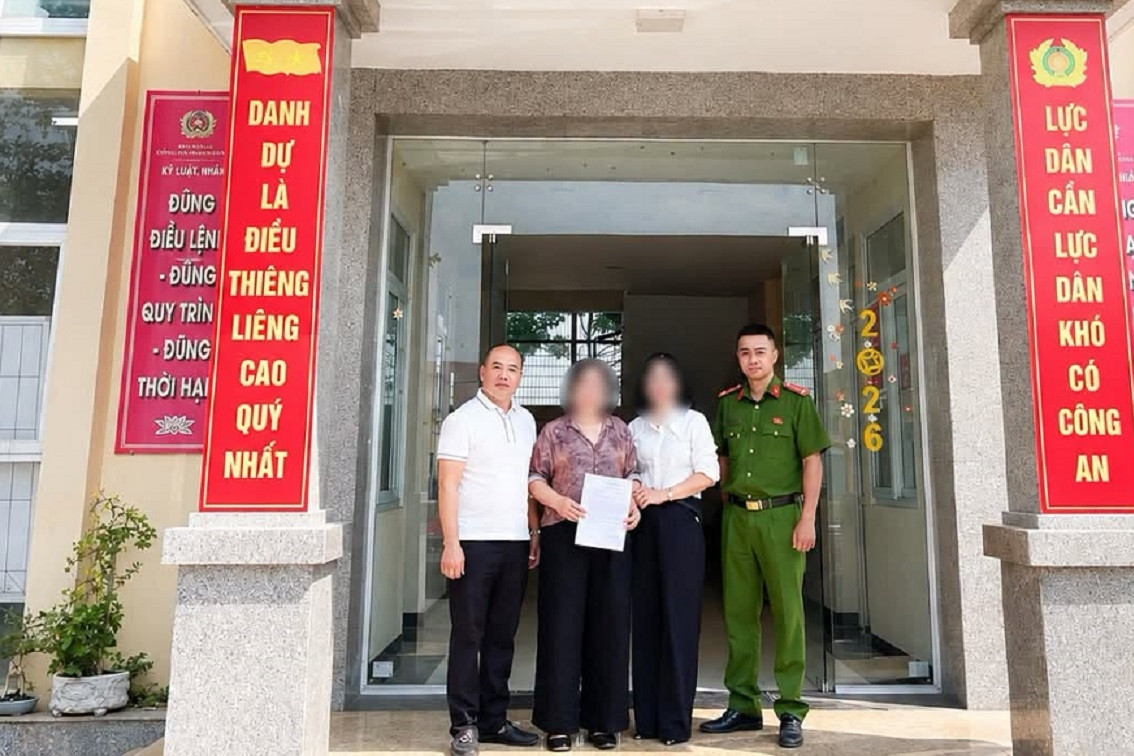 Bỗng dưng nhận được 1,2 tỷ đồng, ba người phụ nữ liền báo công an