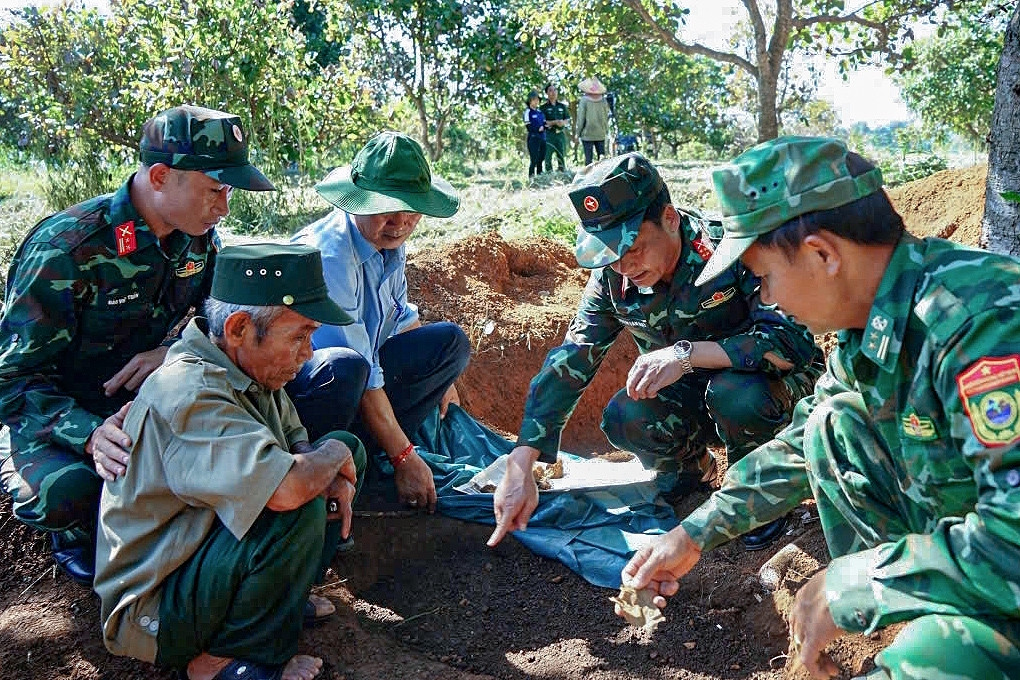 Già làng Tây Nguyên nhường đất, chặt cây để tìm hài cốt liệt sĩ