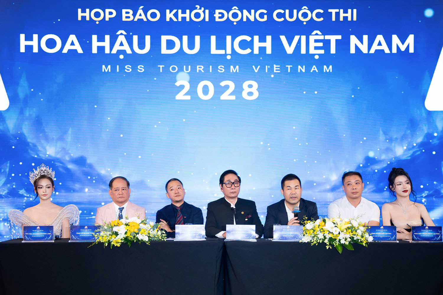 hoahau3.jpg