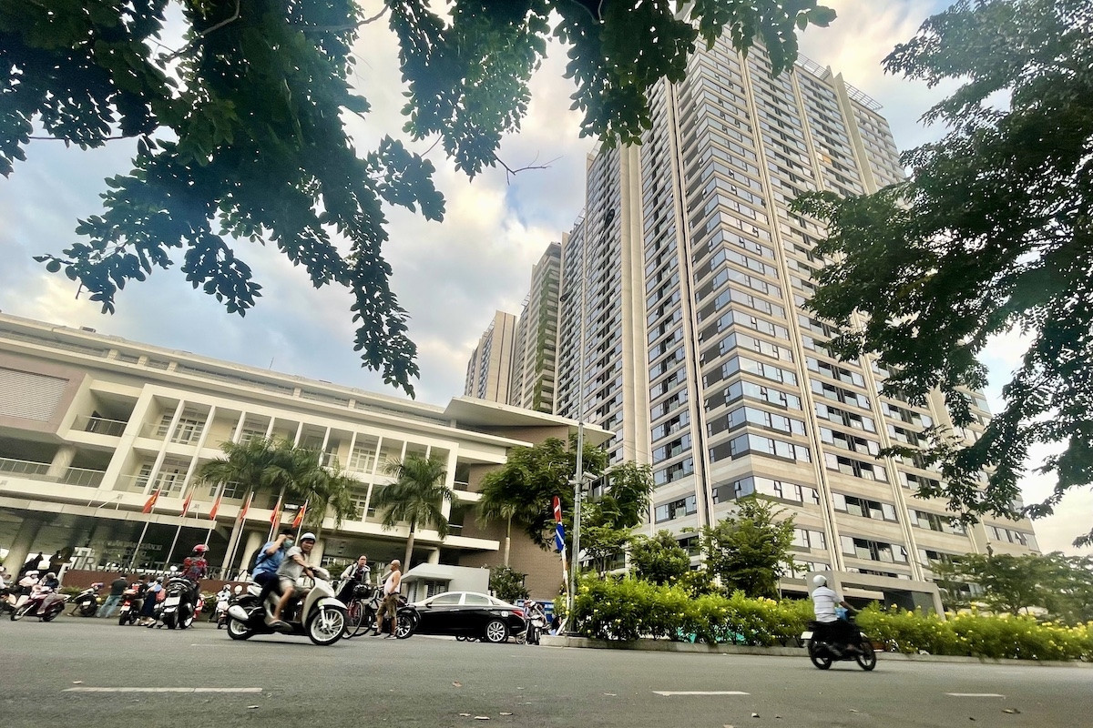 Quyền khai thác 6 tầng thương mại chờ đấu giá, căn hộ vẫn được chào bán giá gấp 2,5 lần