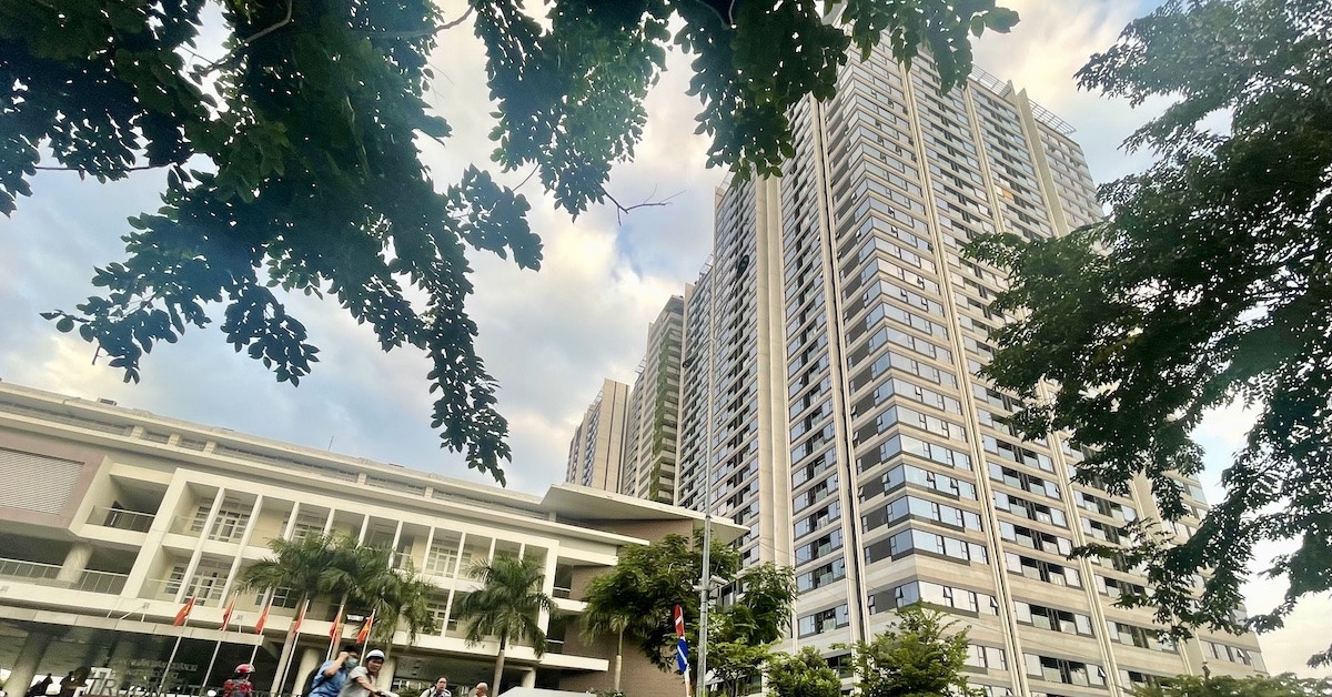 Quyền khai thác 6 tầng thương mại chờ đấu giá, căn hộ vẫn được chào bán giá gấp 2,5 lần