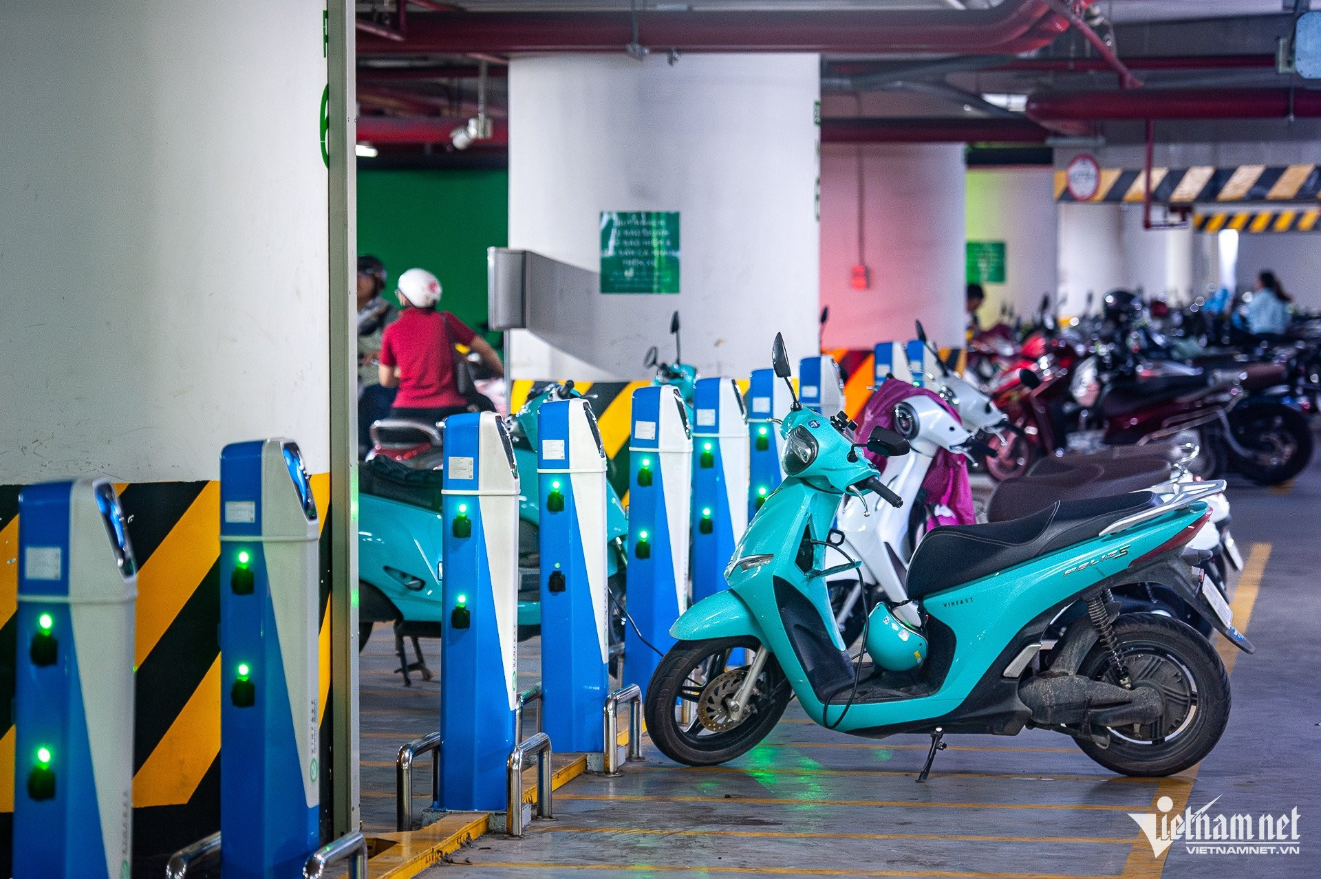 Bringing electric vehicles into apartment buildings in Hanoi: Obstacles ...