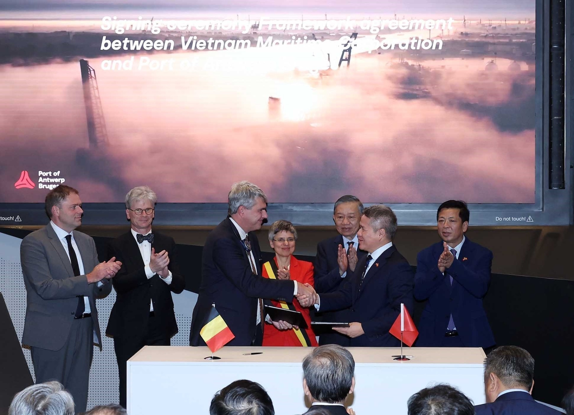 vnapotaltongbithuchutichnuoctolamthamcangantwerp bruges9106452 17927127972082016864986.jpg