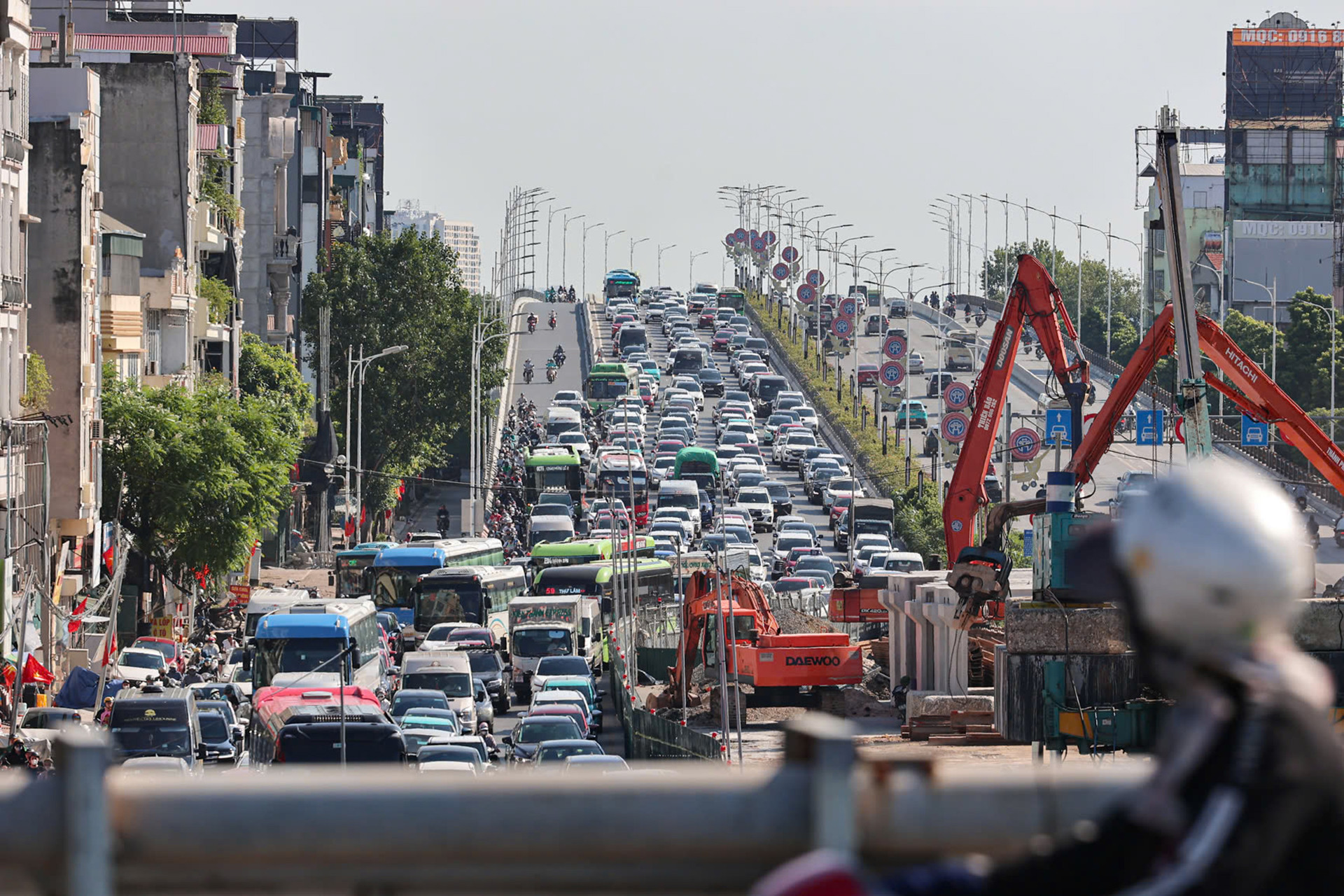 Hà Nội có 62 vị trí rào chắn thi công, CSGT khuyến cáo chọn lộ trình phù hợp