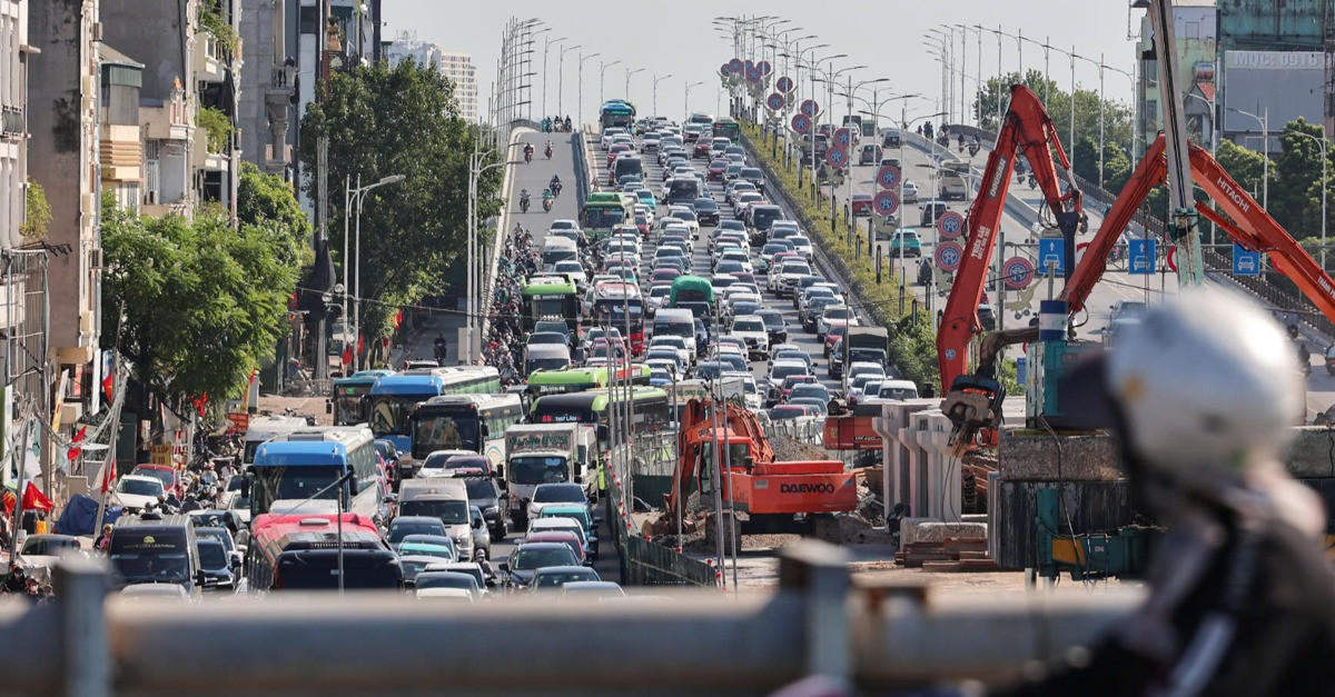 Hà Nội có 62 vị trí rào chắn thi công, CSGT khuyến cáo chọn lộ trình phù hợp