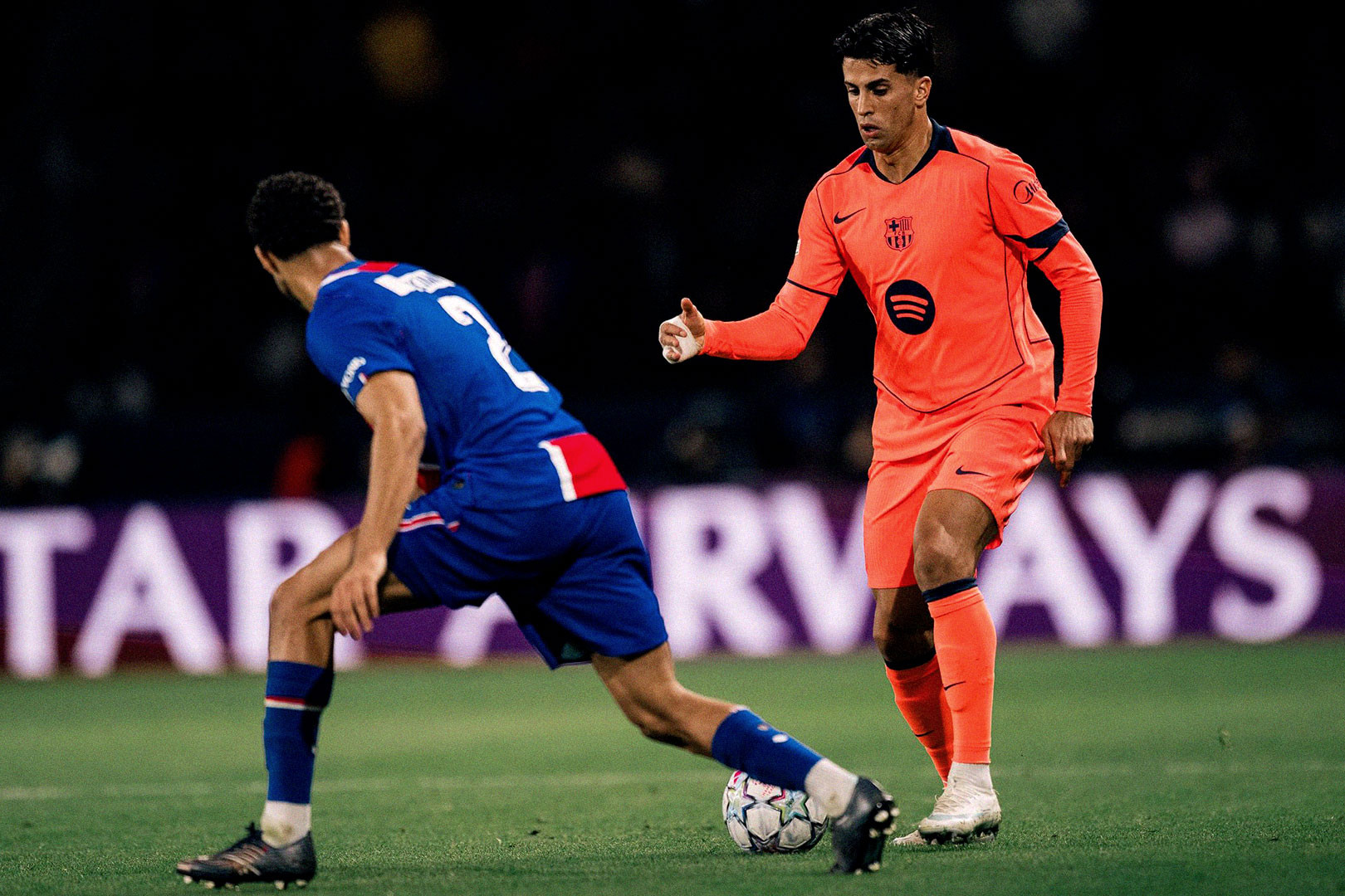Cancelo PSG Barca.jpg