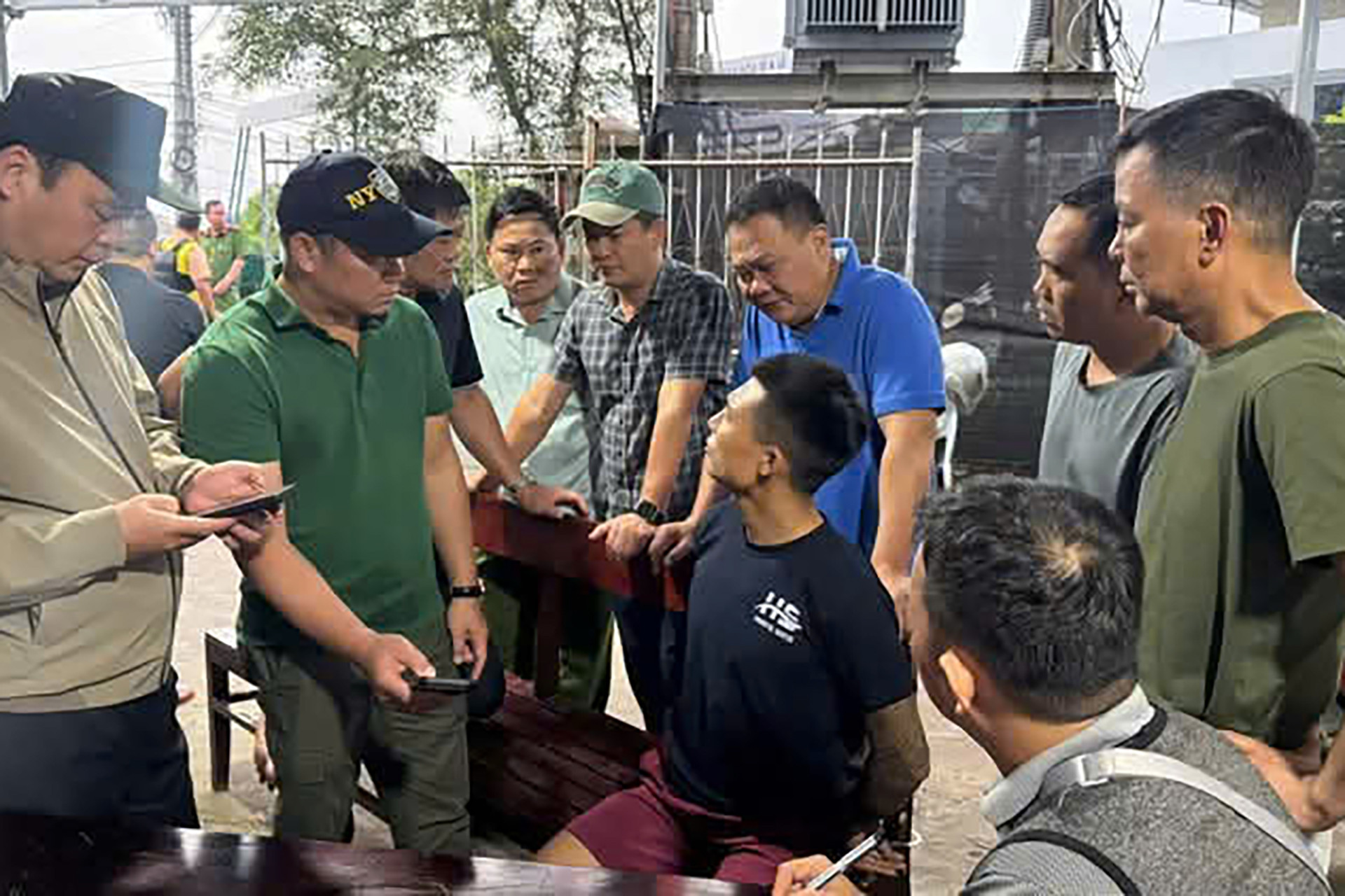 Cong an 1.jpg