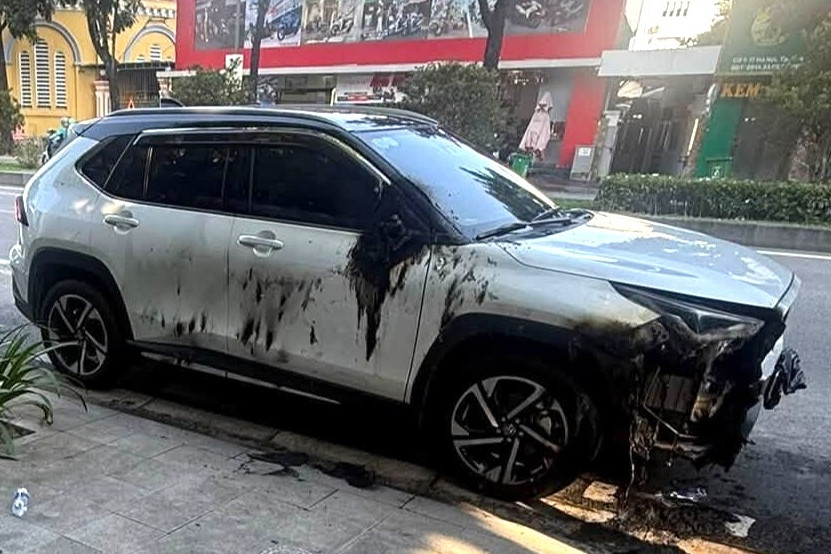 Dấu vết đáng ngờ tại hiện trường vụ ô tô bị cháy ở Huế