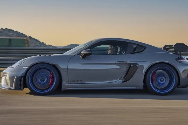 Hàng trăm chiếc xe thể thao Porsche có nguy cơ bánh xe văng ra khi đang chạy