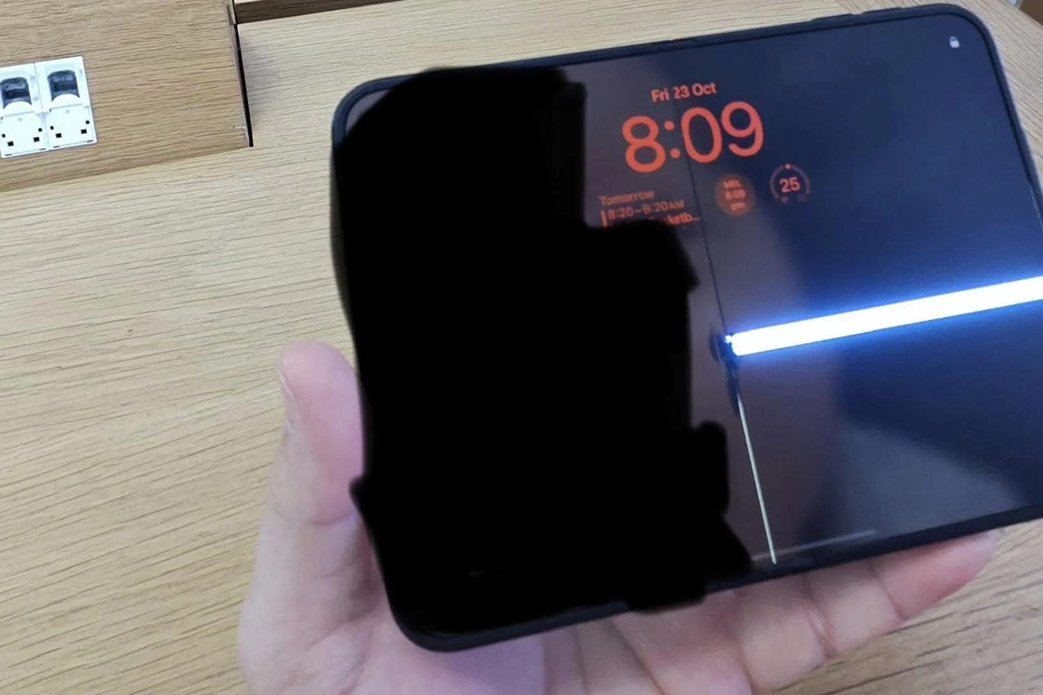 iPhone Duo nứt màn hình chỉ sau 6 giờ sử dụng?
