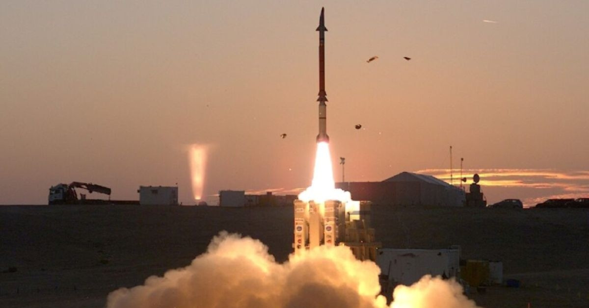 Tên lửa Stunner Israel tốc độ Mach 7.5, ‘bắt mồi nhử’ tinh vi nhất, khiến đối thủ bất lực