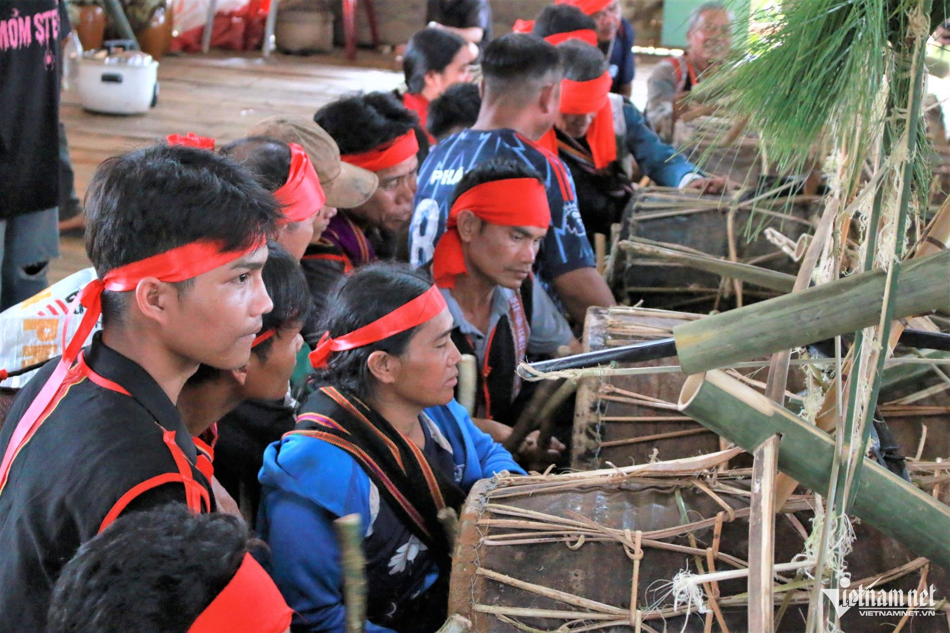 W-đánh trống.jpg