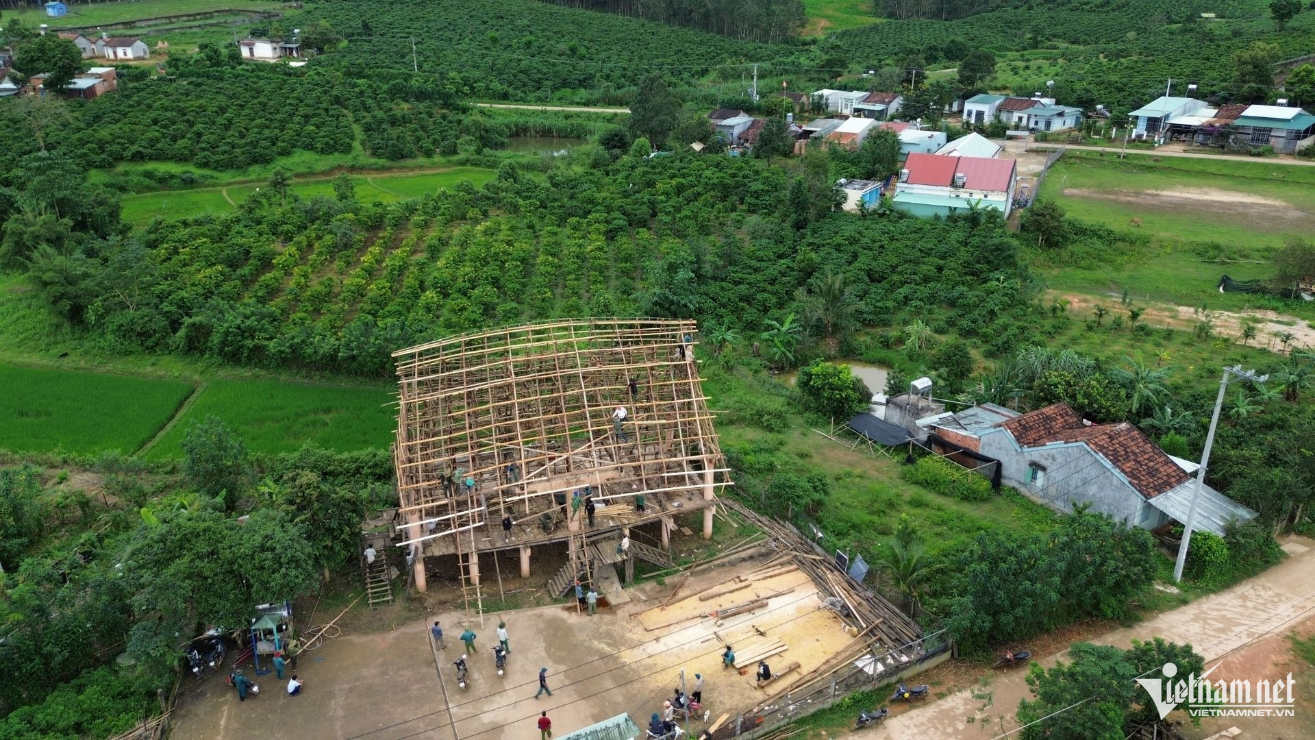 W-sửa nhà rông.jpg
