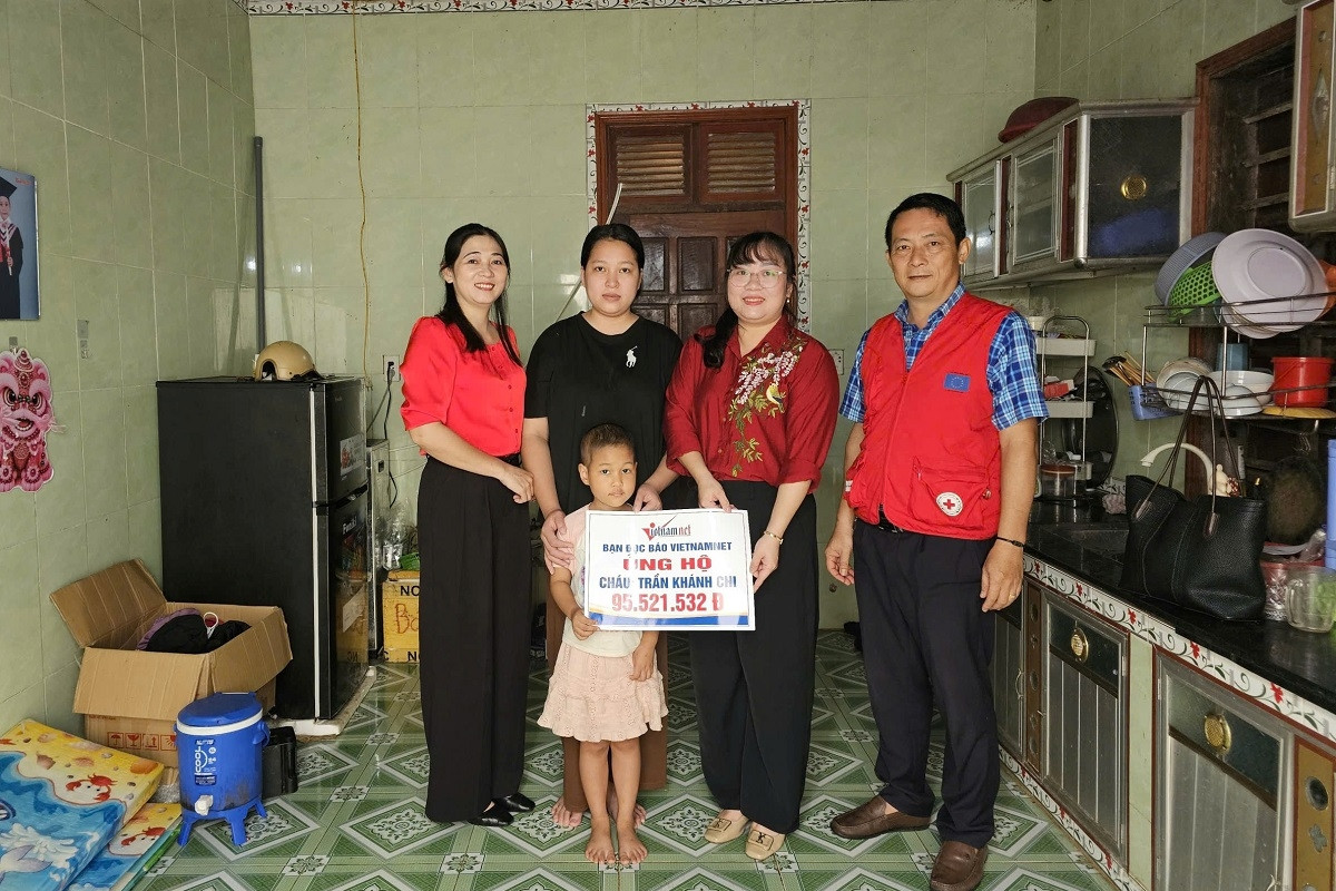 Bạn đọc ủng hộ bé gái mắc ung thư máu ở Quảng Trị hơn 95 triệu đồng