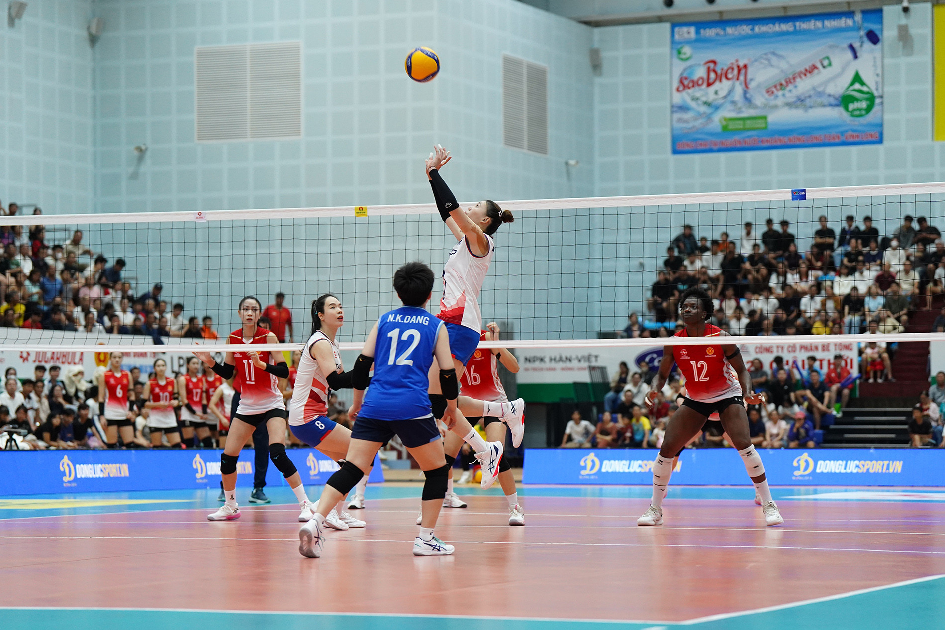 bong chuyen 5.jpg