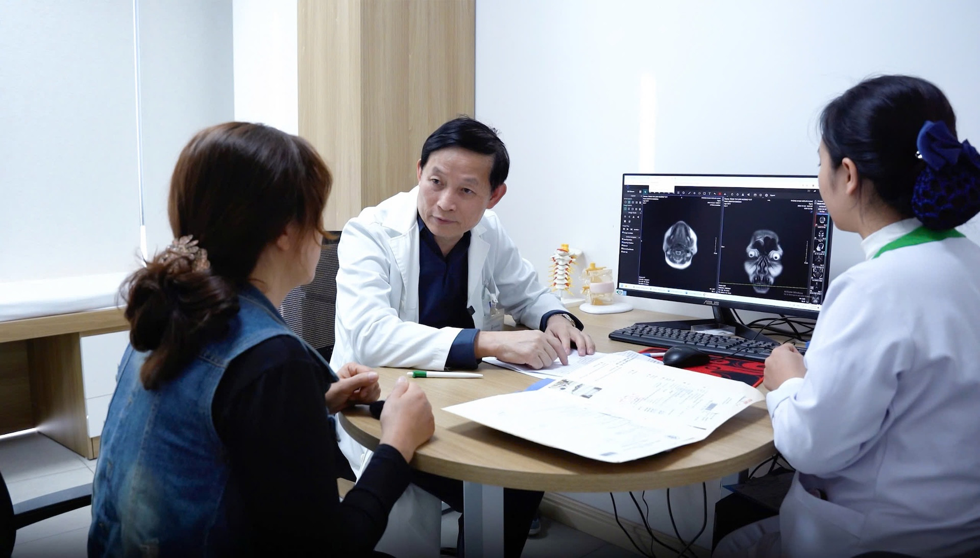 Professor Kieu Dinh Hung: Office workers should do this to protect ...
