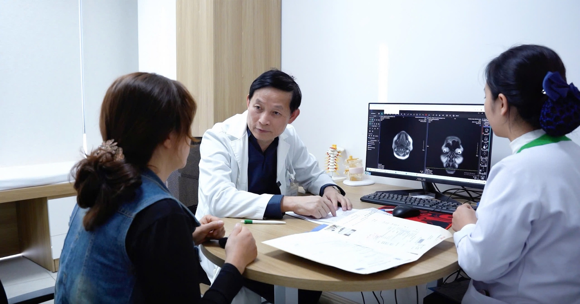 GS Kiều Đình Hùng: Dân văn phòng nên làm điều này để bảo vệ cột sống